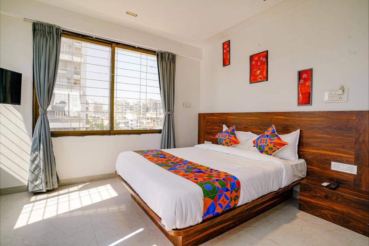 Fabhotel Crystal Inn - Nr Suvarndeep Chowk Pimpri-Chinchwad Exterior photo